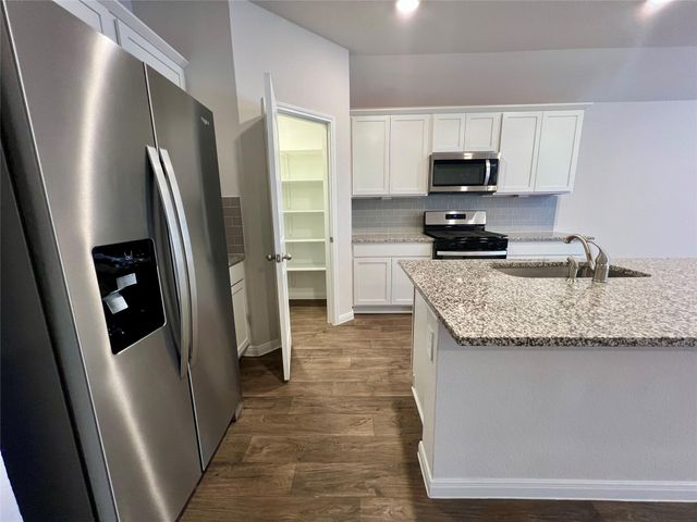211 Addison PL, Lockhart, TX 78644