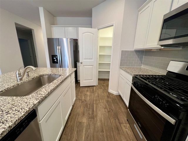 211 Addison PL, Lockhart, TX 78644