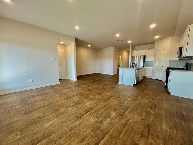 211 Addison PL, Lockhart, TX 78644