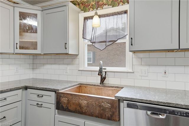 1744 Huntington Woods Court, Winston-salem, NC 27103