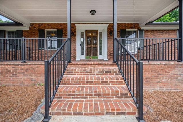 1744 Huntington Woods Court, Winston-salem, NC 27103