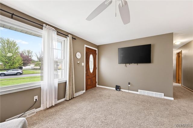 94 Dover Drive, West Seneca, NY 14224