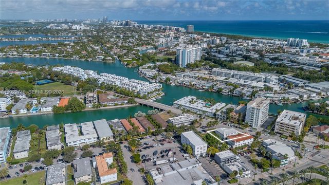 7124 Bay Dr, Miami Beach, FL 33141