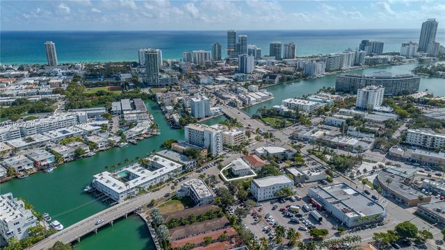 7124 Bay Dr, Miami Beach, FL 33141