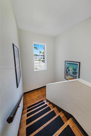 7124 Bay Dr, Miami Beach, FL 33141