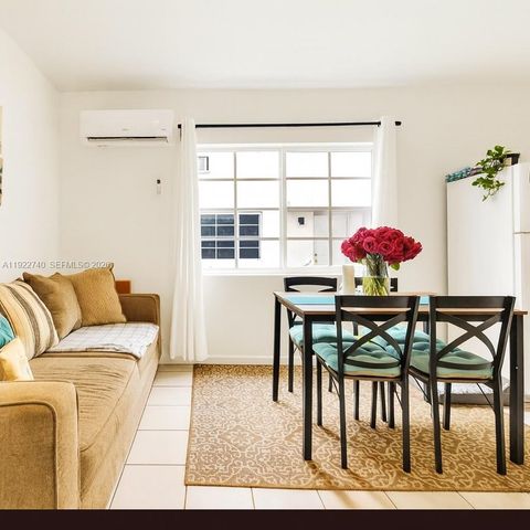 7124 Bay Dr, Miami Beach, FL 33141