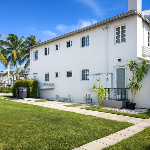 7124 Bay Dr, Miami Beach, FL 33141