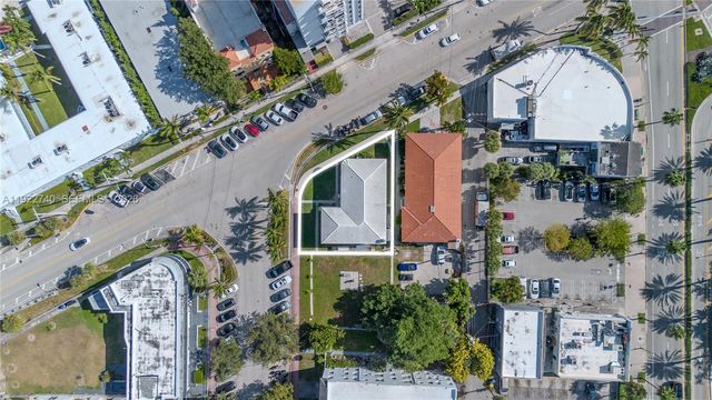 7124 Bay Dr, Miami Beach, FL 33141