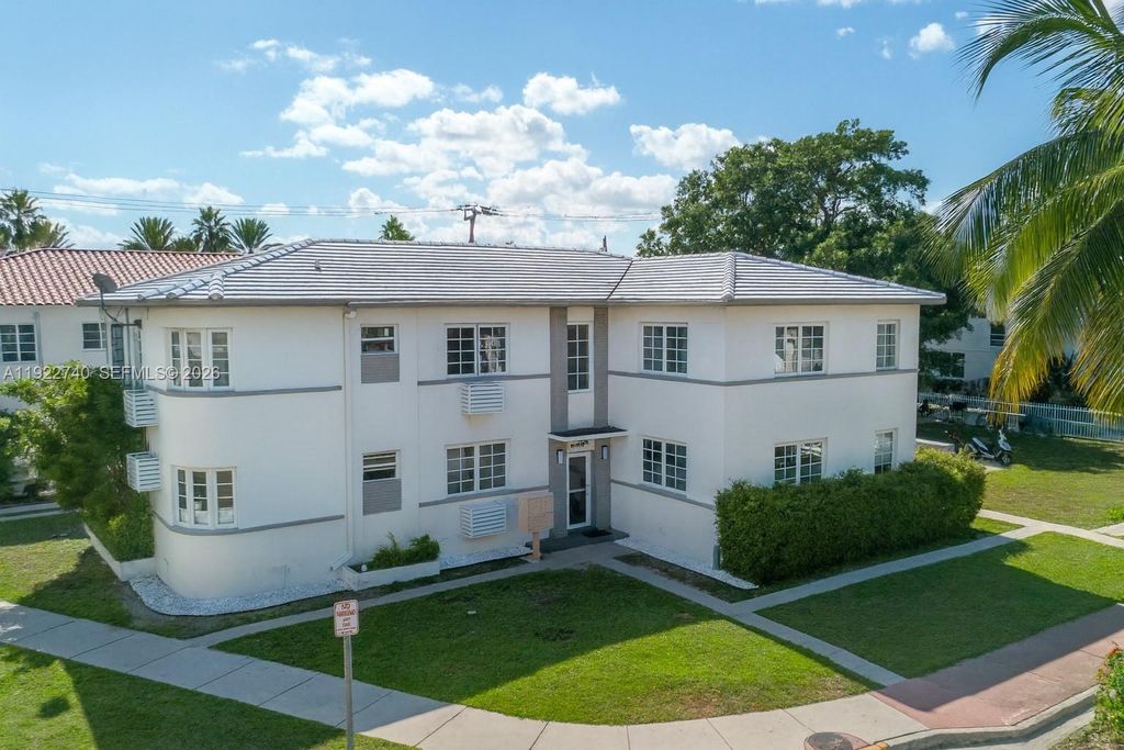 7124 Bay Dr, Miami Beach, FL 33141