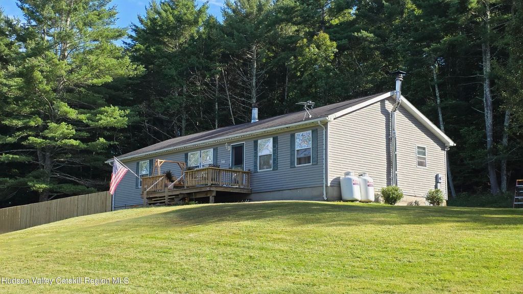 49 Long Lane, Cairo, NY 12413