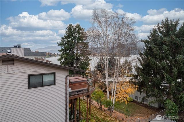 755 Wapato Way, Manson, WA 98831