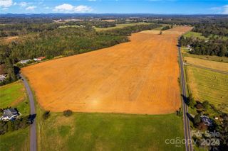 000 Chief Thomas Road, Harmony, NC 28625