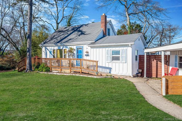 92 E John Street, Lindenhurst, NY 11757