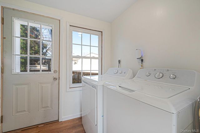 92 E John Street, Lindenhurst, NY 11757