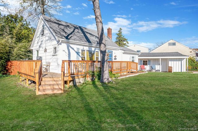 92 E John Street, Lindenhurst, NY 11757