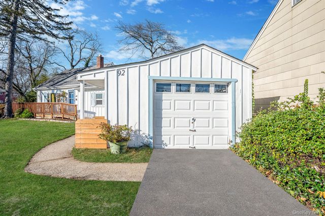 92 E John Street, Lindenhurst, NY 11757