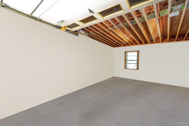 92 E John Street, Lindenhurst, NY 11757