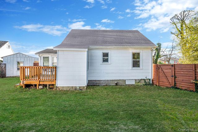 92 E John Street, Lindenhurst, NY 11757