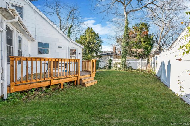 92 E John Street, Lindenhurst, NY 11757