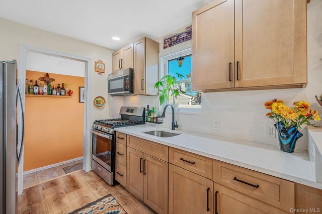 92 E John Street, Lindenhurst, NY 11757