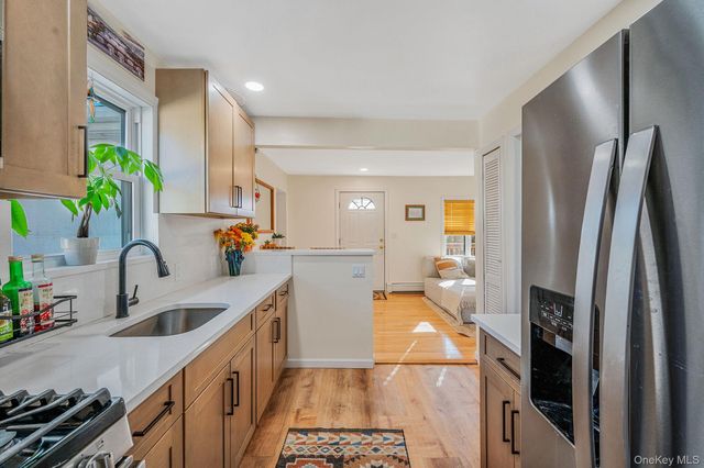 92 E John Street, Lindenhurst, NY 11757