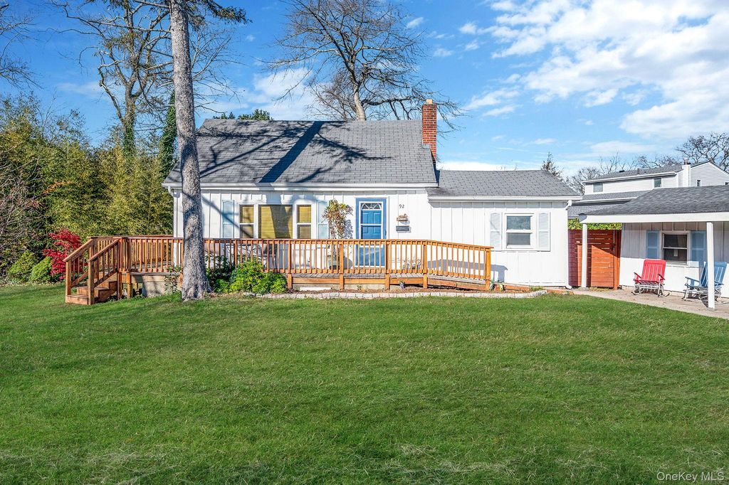 92 E John Street, Lindenhurst, NY 11757