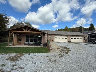 1507 Johnstown Road NE, New Philadelphia, OH 44622