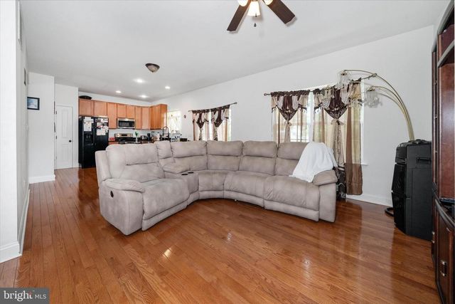 215 BELMONT AVE, Wilmington, DE 19804