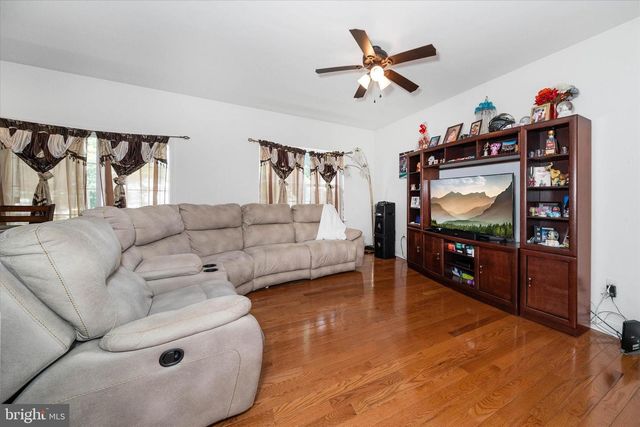 215 BELMONT AVE, Wilmington, DE 19804