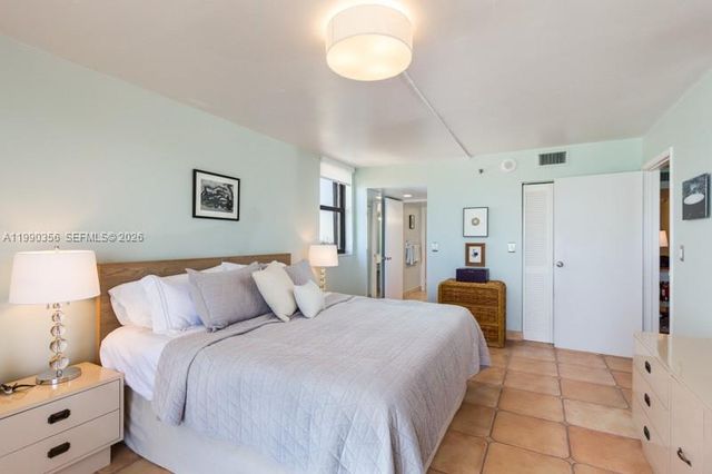 2625 COLLINS AV 1403, Miami Beach, FL 33140