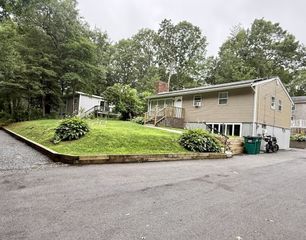 37 Huckleberry Lane, Barnstable, MA 02648