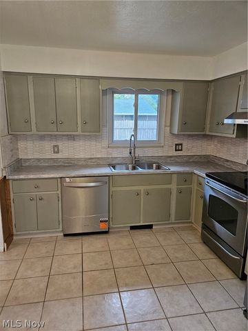 25185 Fawn Drive, North Olmsted, OH 44070