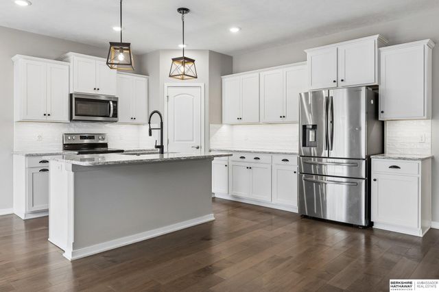 4352 S 214 Street, Elkhorn, NE 68022