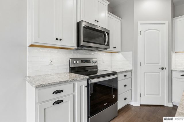 4352 S 214 Street, Elkhorn, NE 68022
