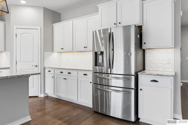 4352 S 214 Street, Elkhorn, NE 68022