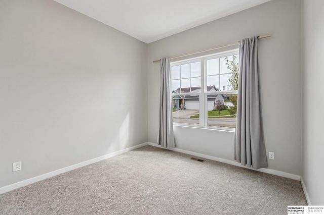 4352 S 214 Street, Elkhorn, NE 68022