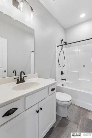 4352 S 214 Street, Elkhorn, NE 68022