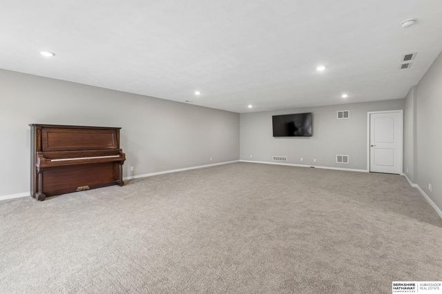 4352 S 214 Street, Elkhorn, NE 68022