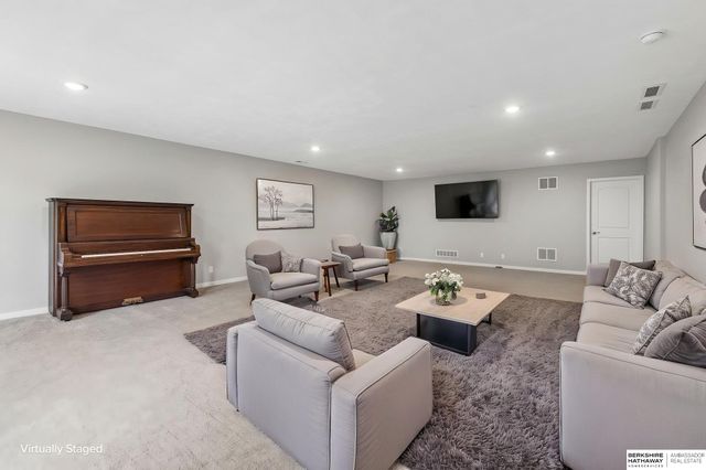 4352 S 214 Street, Elkhorn, NE 68022
