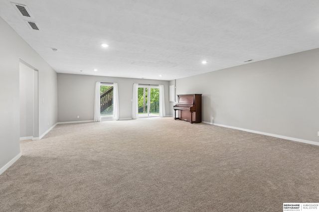 4352 S 214 Street, Elkhorn, NE 68022