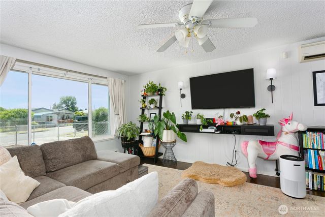 1759 S 43rd Street, Tacoma, WA 98418