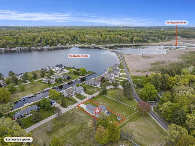 5407 W Sioux Road, Pentwater, MI 49449