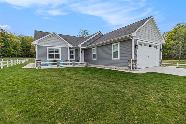 5407 W Sioux Road, Pentwater, MI 49449