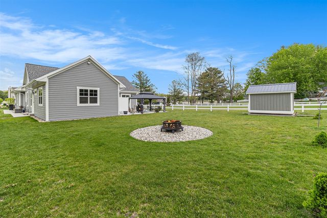 5407 W Sioux Road, Pentwater, MI 49449