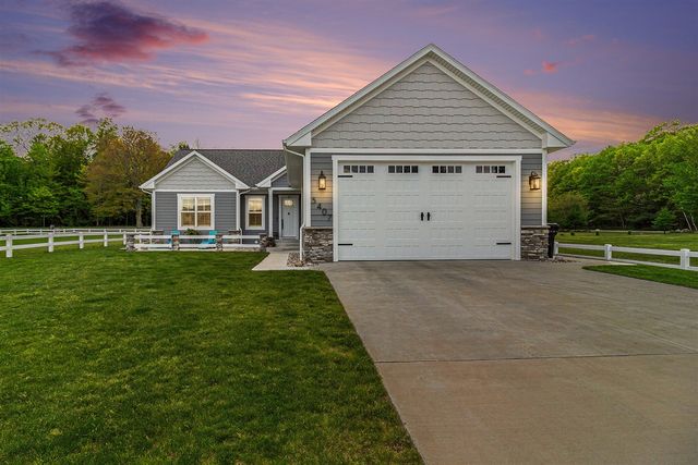 5407 W Sioux Road, Pentwater, MI 49449
