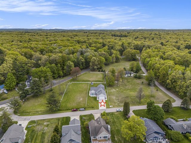 5407 W Sioux Road, Pentwater, MI 49449