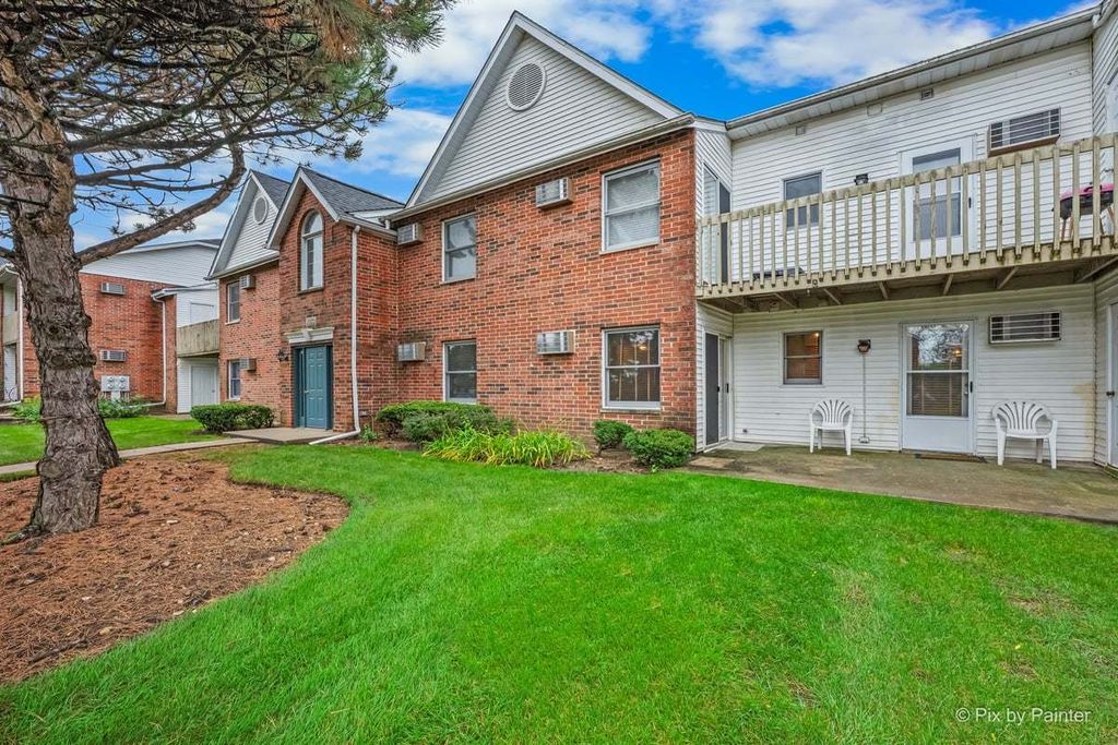 1372 Cunat Court 1D, Lake In The Hills, IL 60156