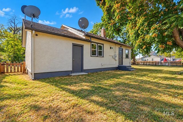 705 N 9th Ave, Caldwell, ID 83605