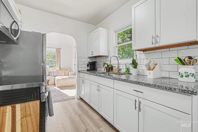 705 N 9th Ave, Caldwell, ID 83605