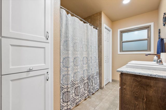 300 W College Avenue, Alvarado, TX 76009